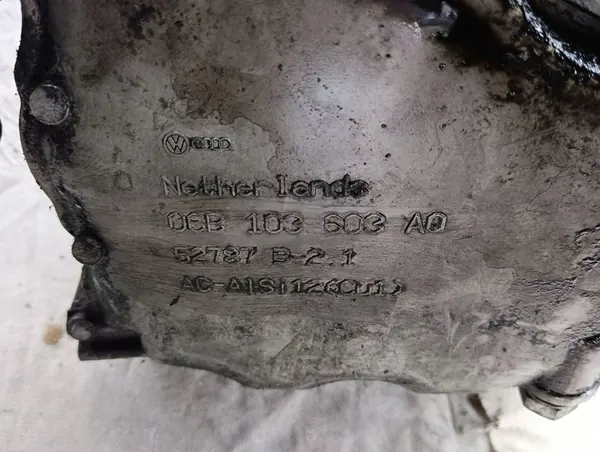 Audi A4 S4 B6 2002 Oljetank image 2