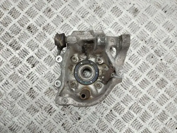 Maserati Quattroporte 2004 Taka vasen pyörännavan OEM 288234011A image 6
