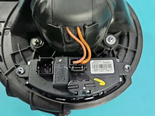 Luftblåsare BMW X5 F15 9276112 T1028989C image 3