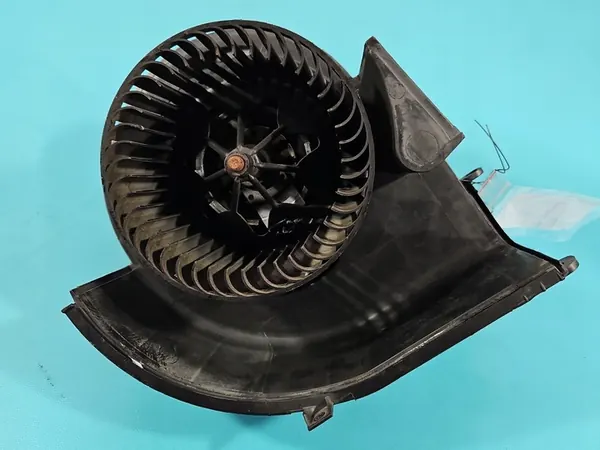 Luftblåsare BMW X5 F15 9276112 T1028989C image 8