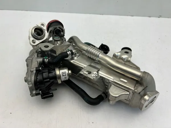 BMW G01 G02 G05 G06 G07 G11 G20 G30 3.0D Enfriador EGR OEM image 6