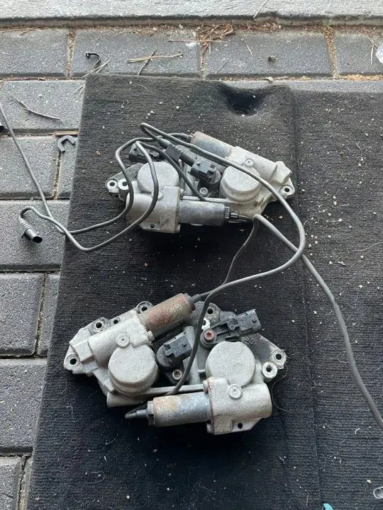 Kamaxeltäck OEM A1560513903 för AMG M156 motor image 2