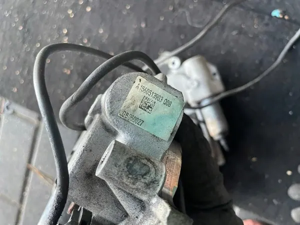 Kamaxeltäck OEM A1560513903 för AMG M156 motor image 3