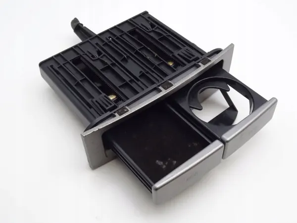 Alfa Romeo juomakuppiteline OEM DRC97740 147-malliin image 3