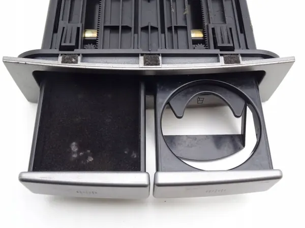 Alfa Romeo juomakuppiteline OEM DRC97740 147-malliin image 4