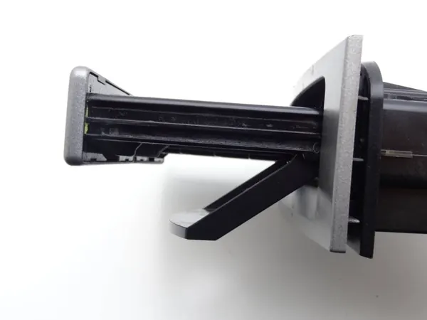 Alfa Romeo juomakuppiteline OEM DRC97740 147-malliin image 5