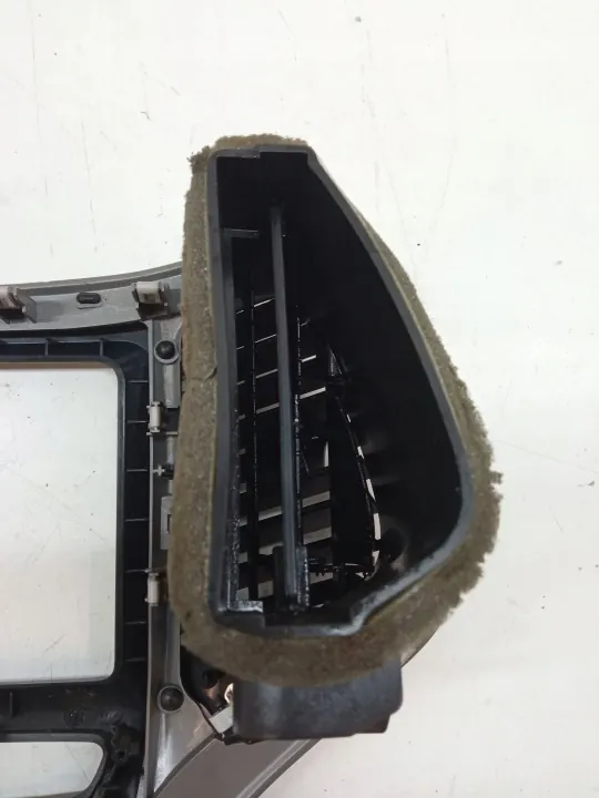 Cadre de grille centrale OEM P1WP091S5AD Jeep Cherokee V image 5