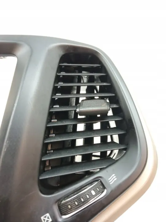 Cadre de grille centrale OEM P1WP091S5AD Jeep Cherokee V image 9