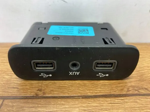 Port USB OEM 68294075AAPINYA pour Dodge Charger 2015+ image 2