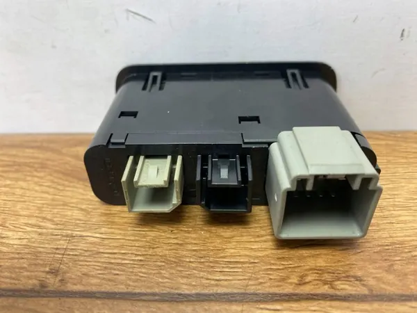 Port USB OEM 68294075AAPINYA pour Dodge Charger 2015+ image 3