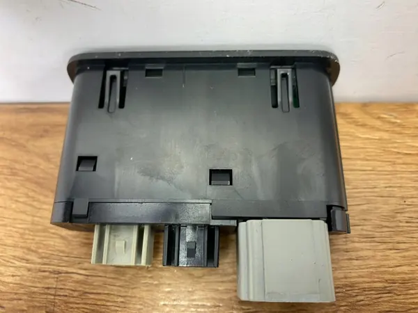 Port USB OEM 68294075AAPINYA pour Dodge Charger 2015+ image 4