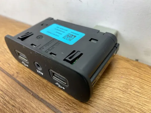Port USB OEM 68294075AAPINYA pour Dodge Charger 2015+ image 7