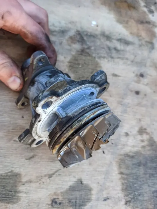 Vattenpump Nissan Navara NP300 2.3 DCI 210102433R image 2