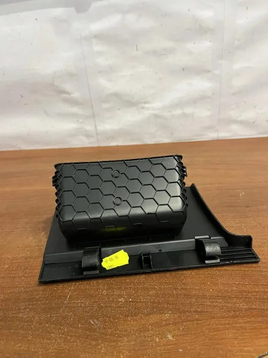 VW Golf VII Inredningsdel OEM D3334 - Begagnat skick image 4