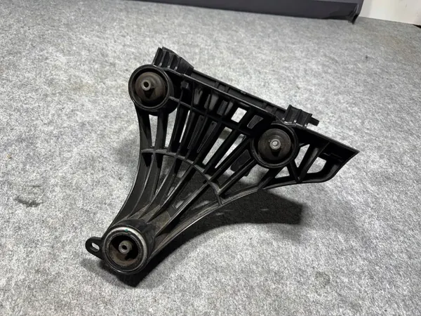 Suporte do compressor de ar Tesla Model Y image 2