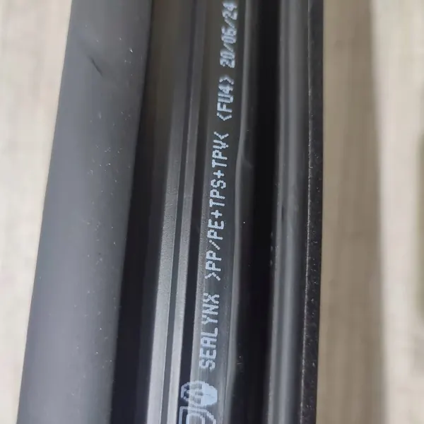 Joint vitre porte arrière droit OEM 28655 Dacia Jogger image 4