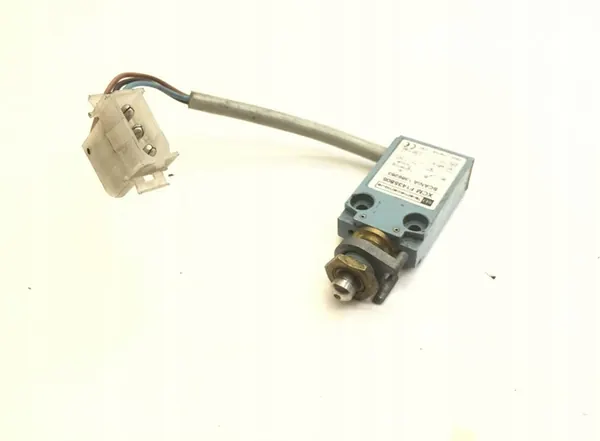 Interruptor de pedal de freio SCANIA image 2