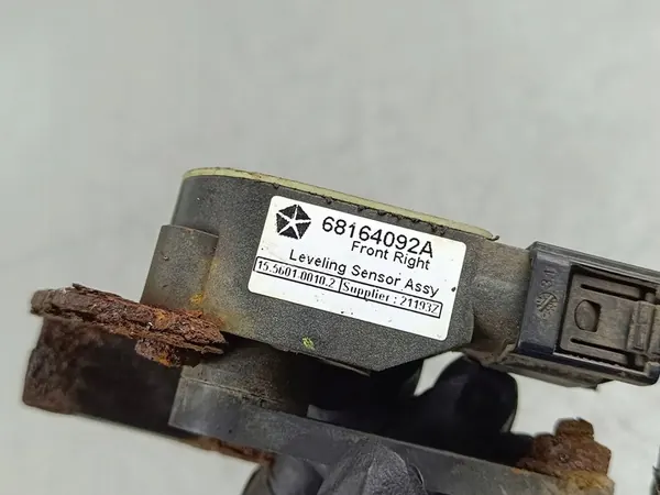 Sensor de suspensão pneumática dianteiro Jeep Grand Cherokee 2015 68164092A image 4