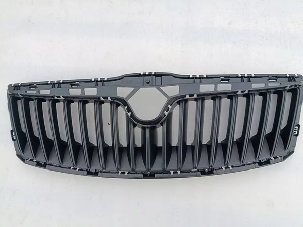 Skoda Octavia Mk2 Front Grill OEM 1Z0853668A image 4