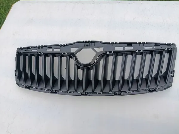 Skoda Octavia Mk2 Front Grill OEM 1Z0853668A image 7