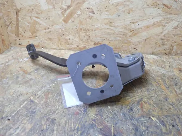 Pedal de embrague Isuzu D-Max usado OEM BTU1941 image 6