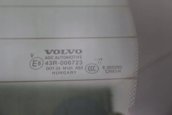 Vidro de porta-malas Volvo V60 II OEM 31468133 - Usado image 5