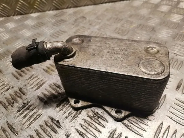 Volkswagen Eos växellådsoljekylare OEM 06D117021C image 2