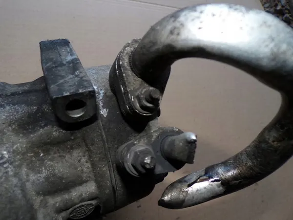 Compresseur de climatisation Citroen OE 9686061780 image 3