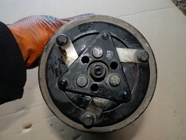 Compresseur de climatisation Citroen OE 9686061780 image 4