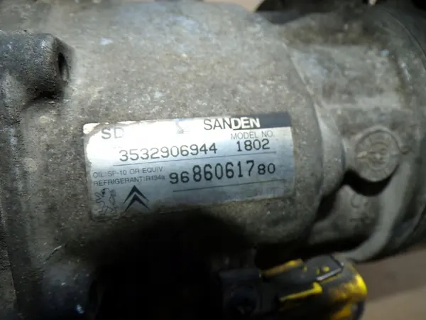 Compresseur de climatisation Citroen OE 9686061780 image 5