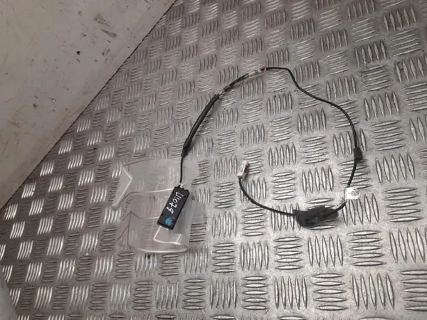 Antenneversterker OEM 7LA003553 voor VW Transporter VI image 2