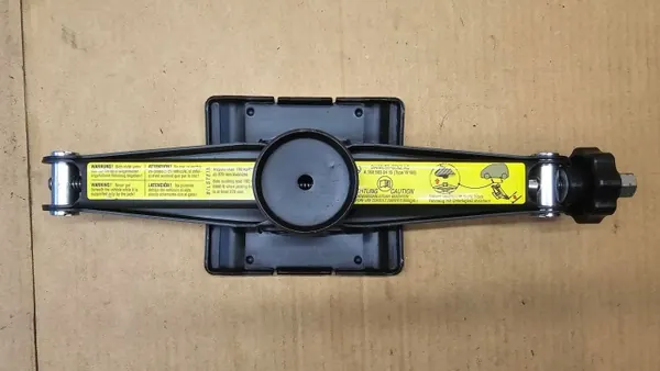 Llave de tuerca rueda Mercedes W168 OEM A1685830415 image 3