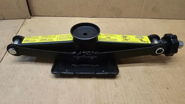 Llave de tuerca rueda Mercedes W168 OEM A1685830415 image 4
