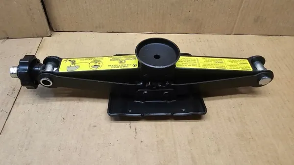 Llave de tuerca rueda Mercedes W168 OEM A1685830415 image 5