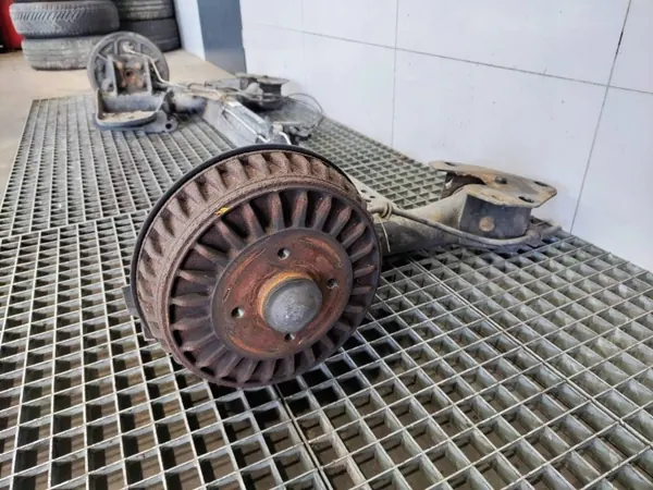 Viga suspensión trasera OEM AOP46674 para Dacia Dokker image 4