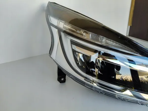 Oikea Ajovalo Renault Trafic III Lift Full LED image 2