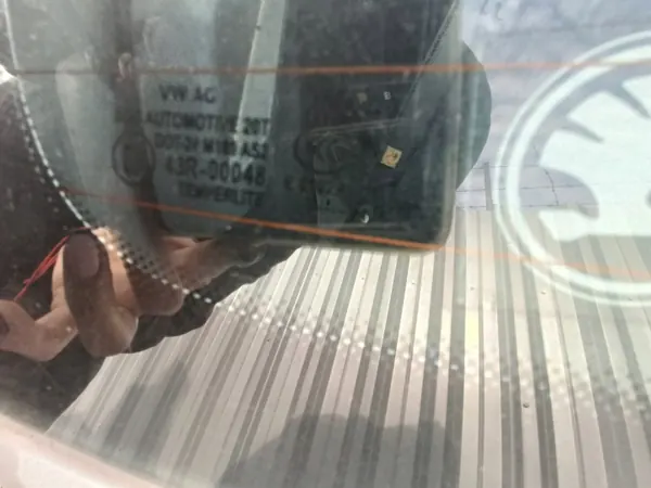 Vitre Arrière SKODA RAPID OEM 43R-00048 image 3
