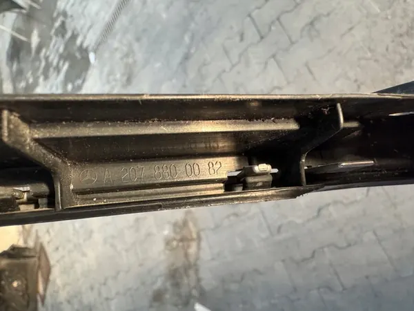 GRIGLIA ANTERIORE CHROME MERCEDES W207 image 3