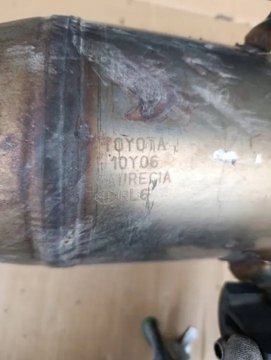 Toyota Auris II 1.2 Silencieux Central OEM 10Y06 image 3