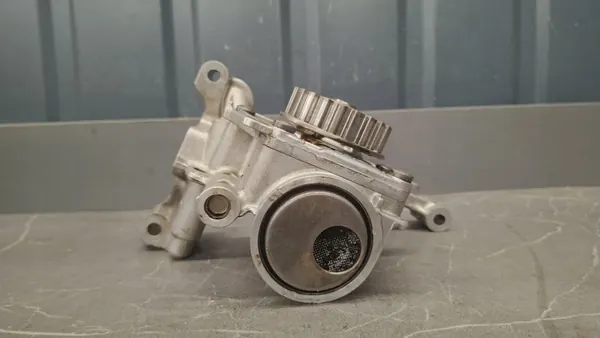 Pompe à huile Ford OE CM5G6600DC - État utilisé image 4