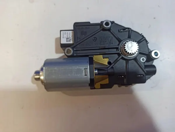 Schiebedachmotor OEM 3103158 für Volvo S60 II 2017 image 3