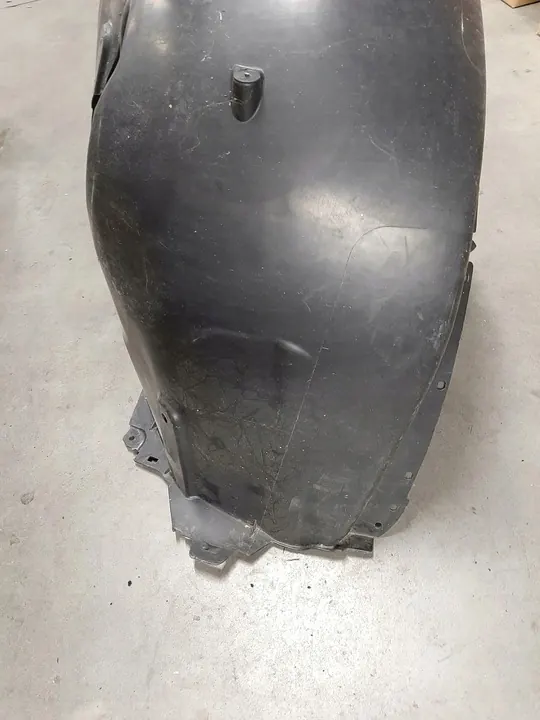 AUDI A3 8V Front Right Splash Shield 8V5821172 image 2