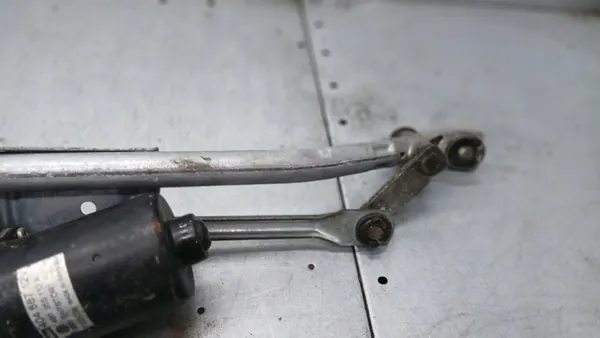 Tuulilasinpyyhkijän mekanismi Audi A6 C5 2.5 TDI image 3