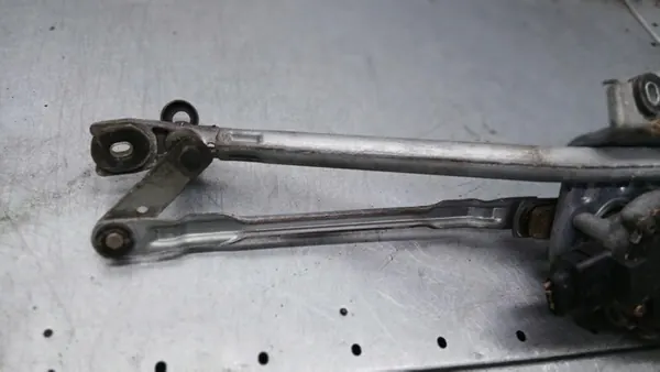 Tuulilasinpyyhkijän mekanismi Audi A6 C5 2.5 TDI image 5