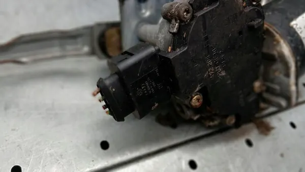 Tuulilasinpyyhkijän mekanismi Audi A6 C5 2.5 TDI image 6