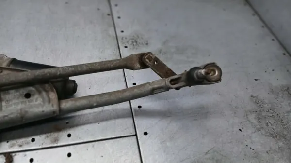 Tuulilasinpyyhkijän mekanismi Audi A6 C5 2.5 TDI image 7