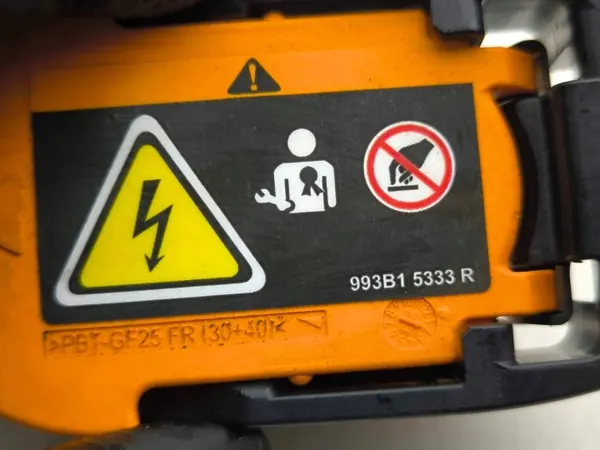 Renault Austral 2023 Batterierelais-Sicherung OEM 993B15333R image 8