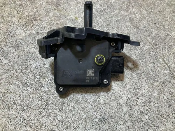 Motor de compuerta Hyundai usado OEM RG3EVL240205 image 4