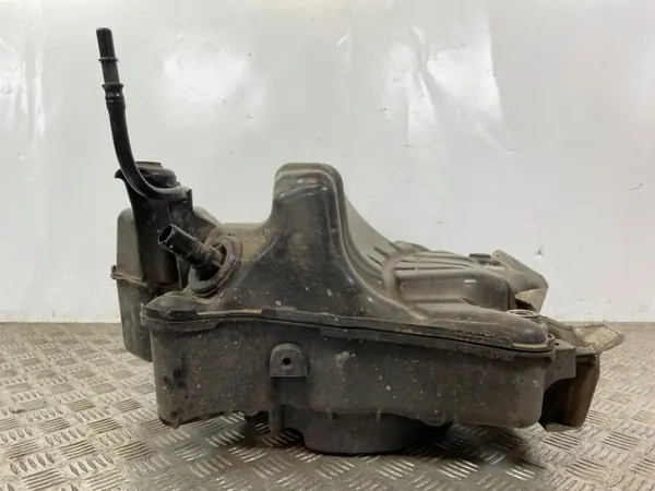 Tanque AdBlue Nissan OEM 204117FV0D - Usado image 4