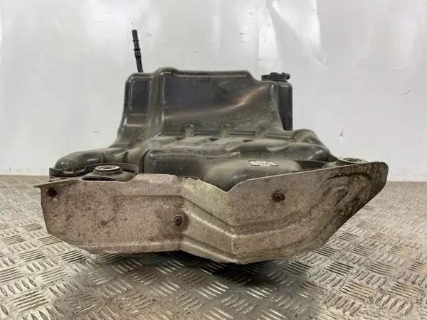Tanque AdBlue Nissan OEM 204117FV0D - Usado image 7